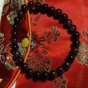 NWT- RHONDONITE GARNET STRETCH BEADED BRACELET OR / 28 STONES.